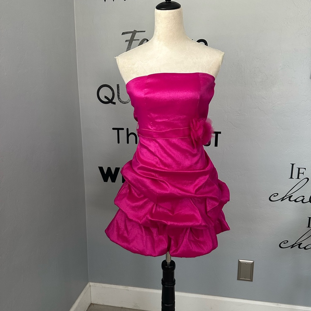 Snap Bold Pink Dress size 3